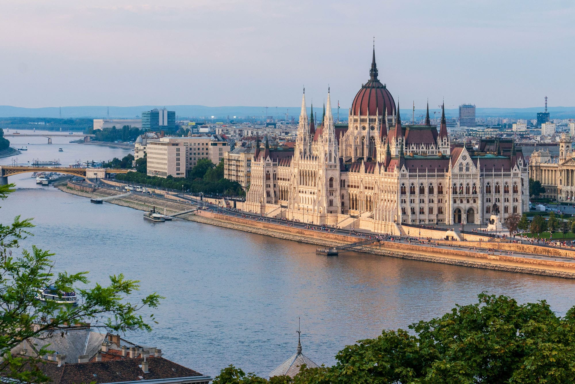 Programme des Visas Dorés du Parlement de Budapest, Hongrie