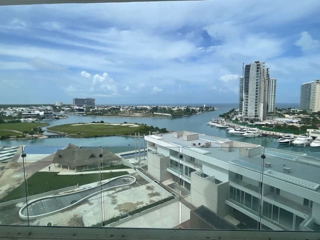 marine de puerto cancun